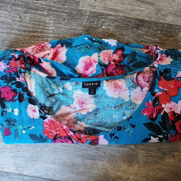 Torrid Size 2x Blue Flower Fit and Flared Blouse Shirt Size 2 Size 18/20 - Picture 3 of 4